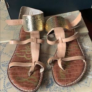 Cute around the ankle sandals